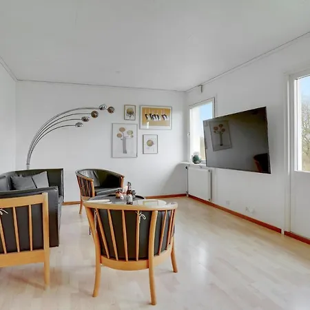 4 Bedroom Beautiful In Holiday home