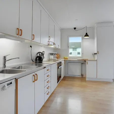 Semesterbostad 4 Bedroom Beautiful In Sønder Stenderup