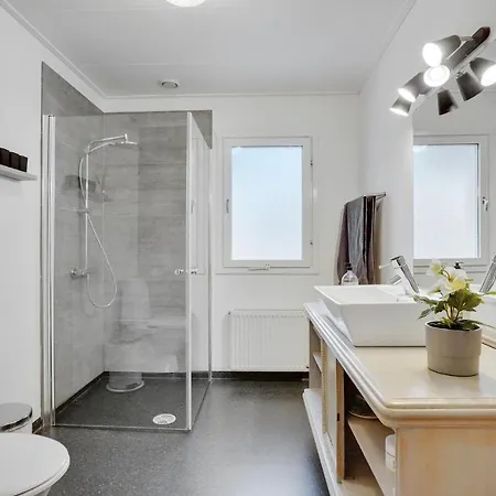 4 Bedroom Beautiful In *