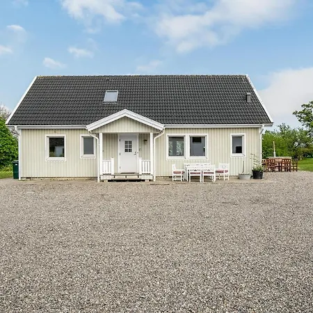 Holiday home 4 Bedroom Beautiful In *