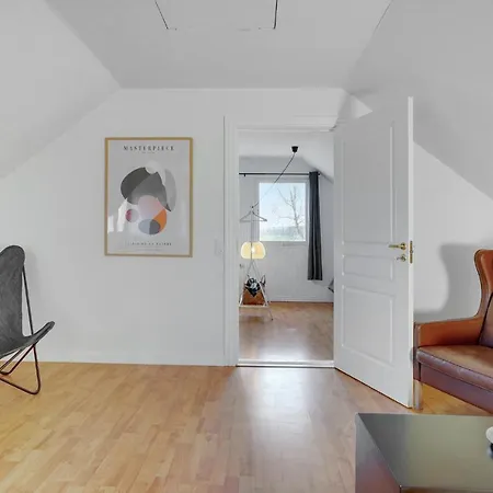 4 Bedroom Beautiful In Semesterbostad *